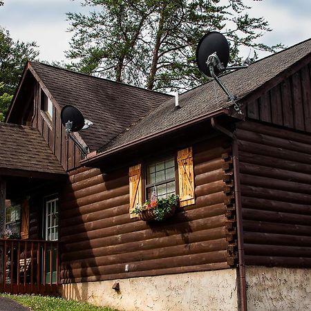 Idyllic Cabin With Hot Tub Less Than 2 Mi To Dollywood! Sevierville Luaran gambar
