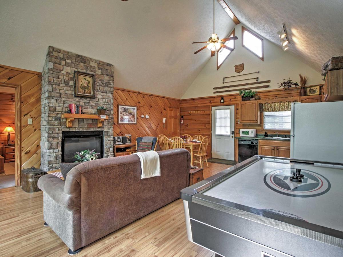 Idyllic Cabin With Hot Tub Less Than 2 Mi To Dollywood! Sevierville Luaran gambar