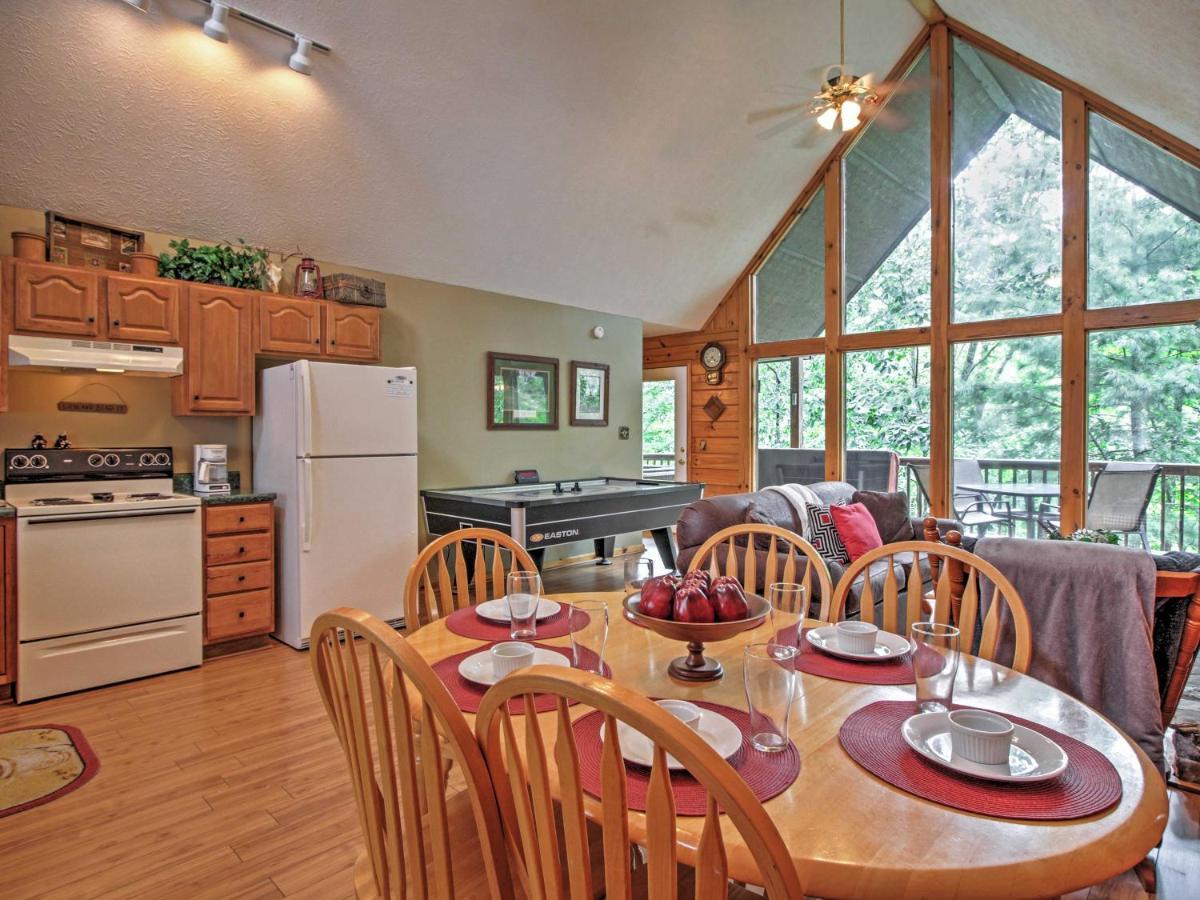 Idyllic Cabin With Hot Tub Less Than 2 Mi To Dollywood! Sevierville Luaran gambar