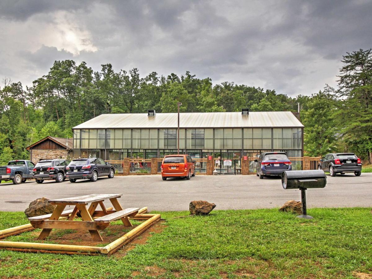 Idyllic Cabin With Hot Tub Less Than 2 Mi To Dollywood! Sevierville Luaran gambar