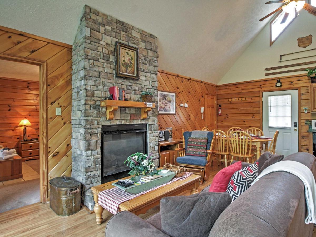Idyllic Cabin With Hot Tub Less Than 2 Mi To Dollywood! Sevierville Luaran gambar